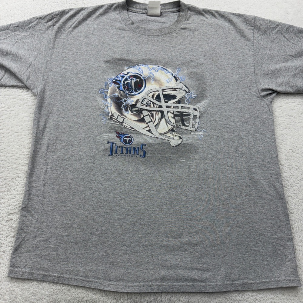 VTG Tennessee Titans NFL Football Helmet Graphic T-Shirt Men's Gray Size Large